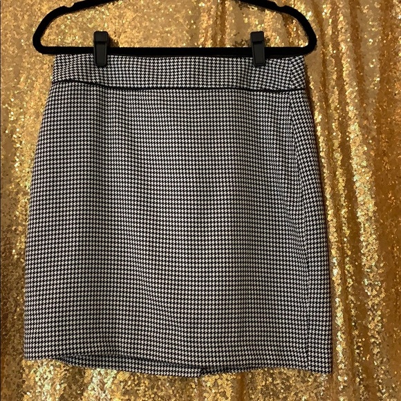 Banana Republic Houndstooth Skirt Size 10P - Picture 1 of 7